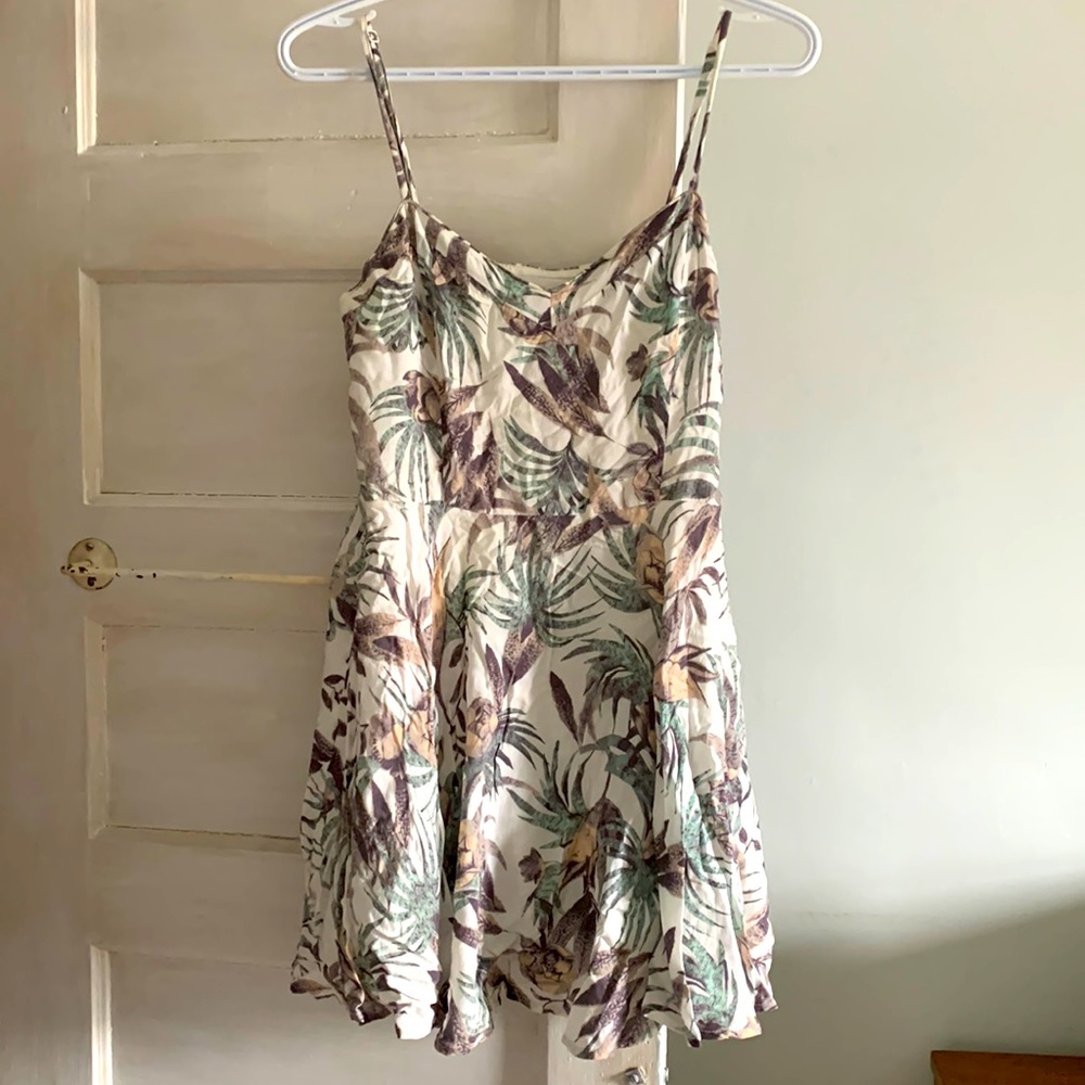 Aritzia Talula Lipinksi SZ 6 Dress in floral/Hawaiian pattern